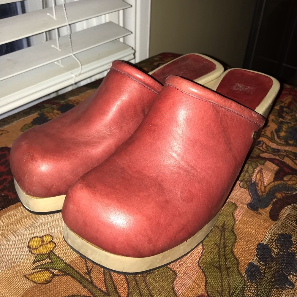 Burnt red Clogs size 8